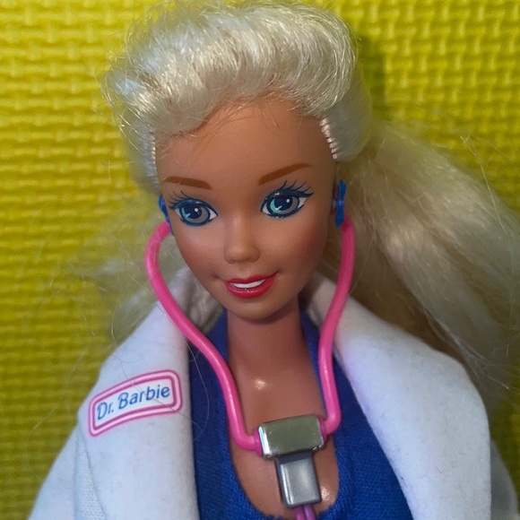 💙DR. Barbie 1995 with stethoscope , hear heartbeat❤️ - Picture 5 of 9